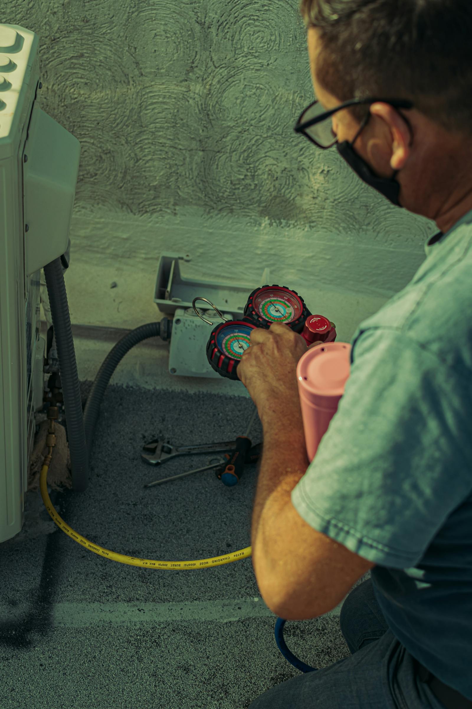 Air conditioning gauges used during commissioning